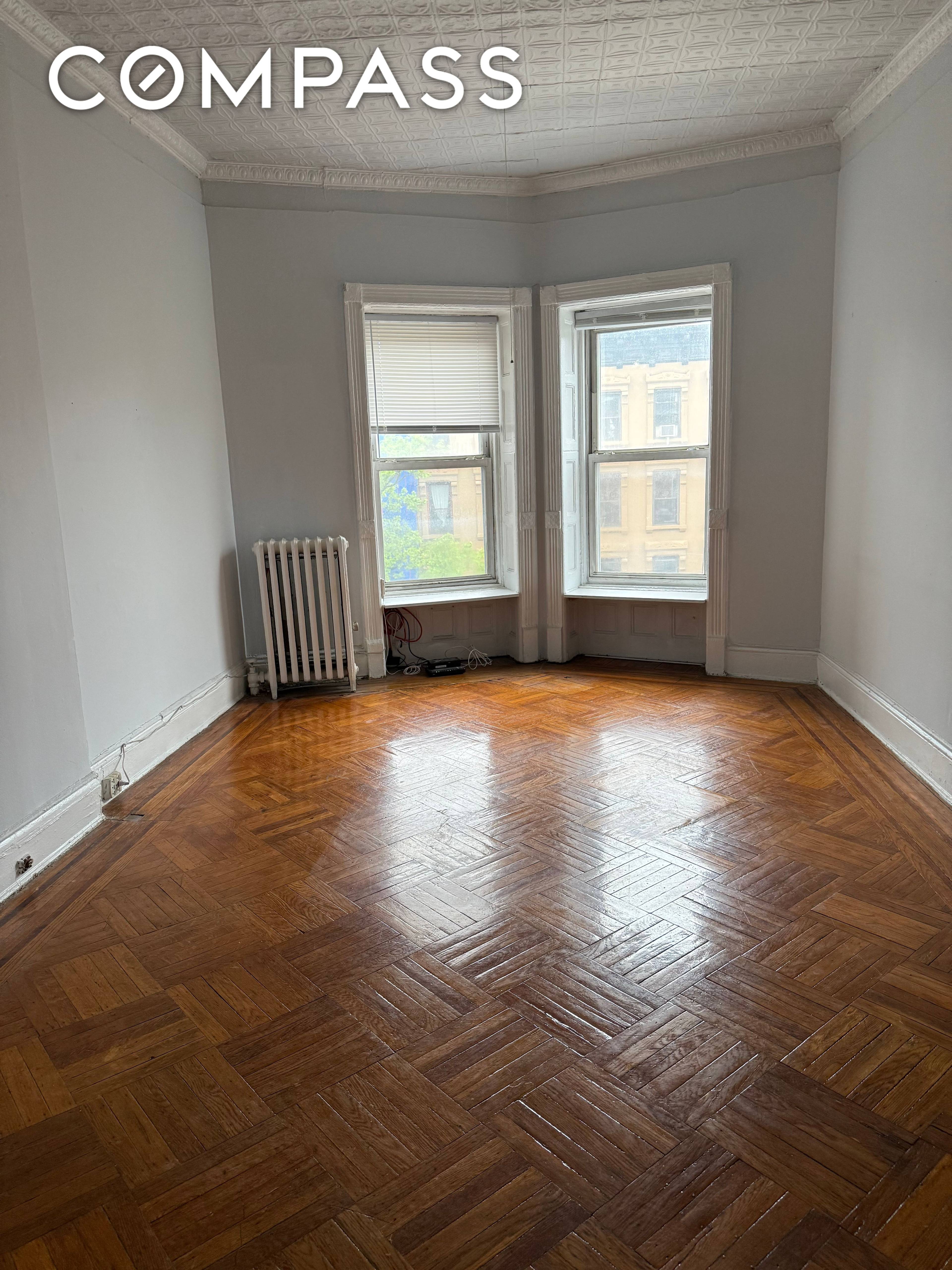 Sunny and spacious one 1 bedroom apartment on 7th Avenue in the heart of Park Slope !