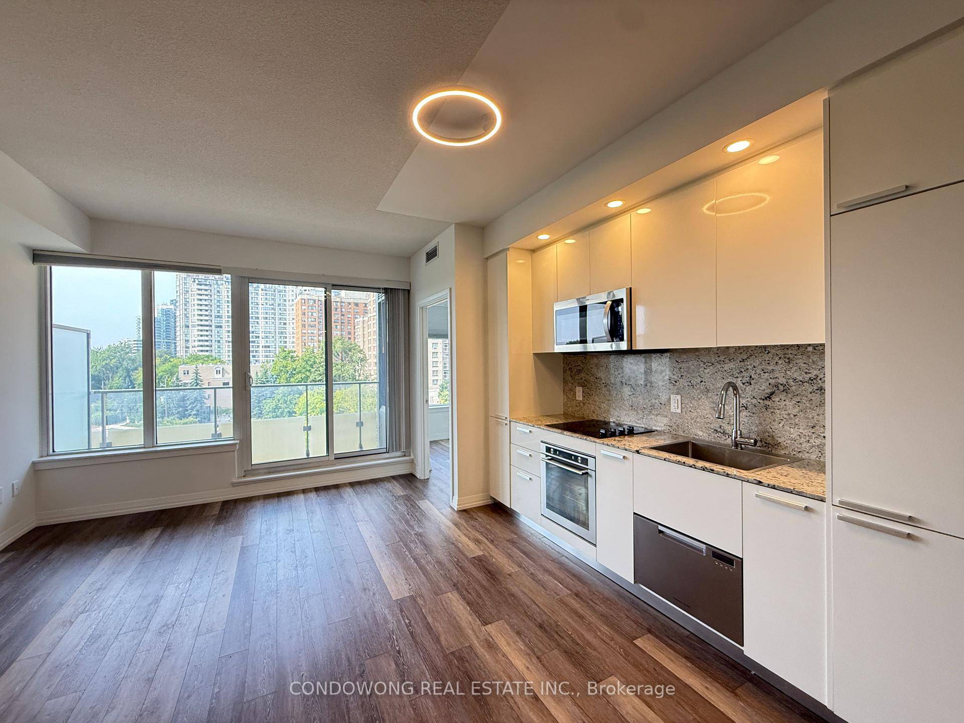Welcome to this bright and spacious 2 bedroom, 2 bath condo at 75 Canterbury Place !