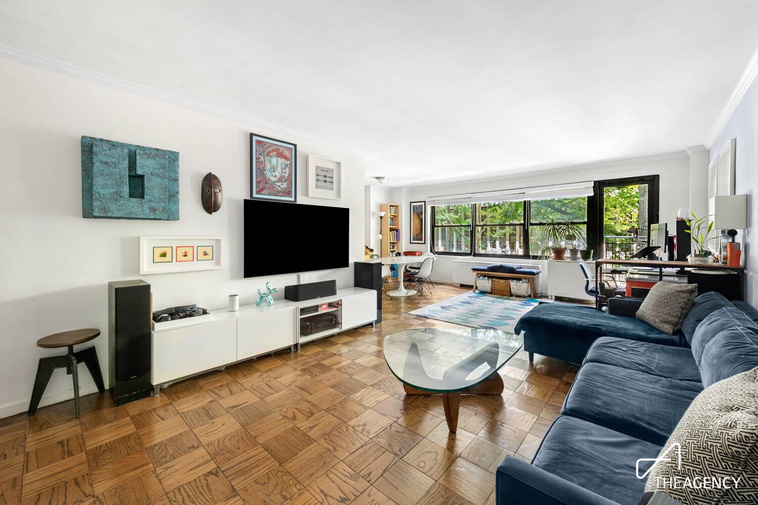 More than a football field from the hustle, bustle and noise of the closest street, relaxing on your 26 terrace and enjoying your morning coffee or evening cocktail amid peaceful ...