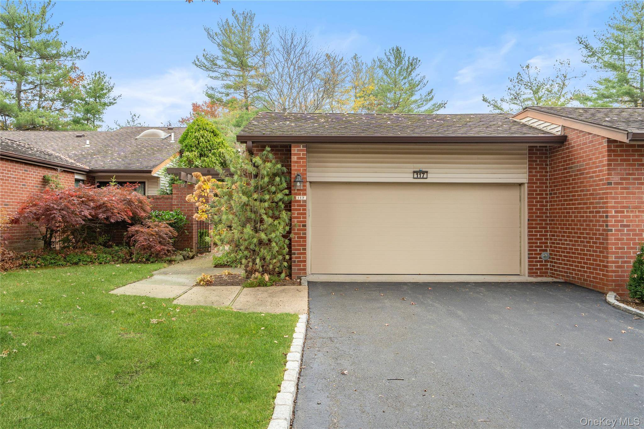 Avalon Ranch in Estates II Manhasset.