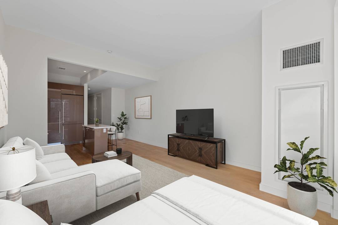 STUDIO HO Platinum Properties is proud to present residence 31E at 75 Wall Street.