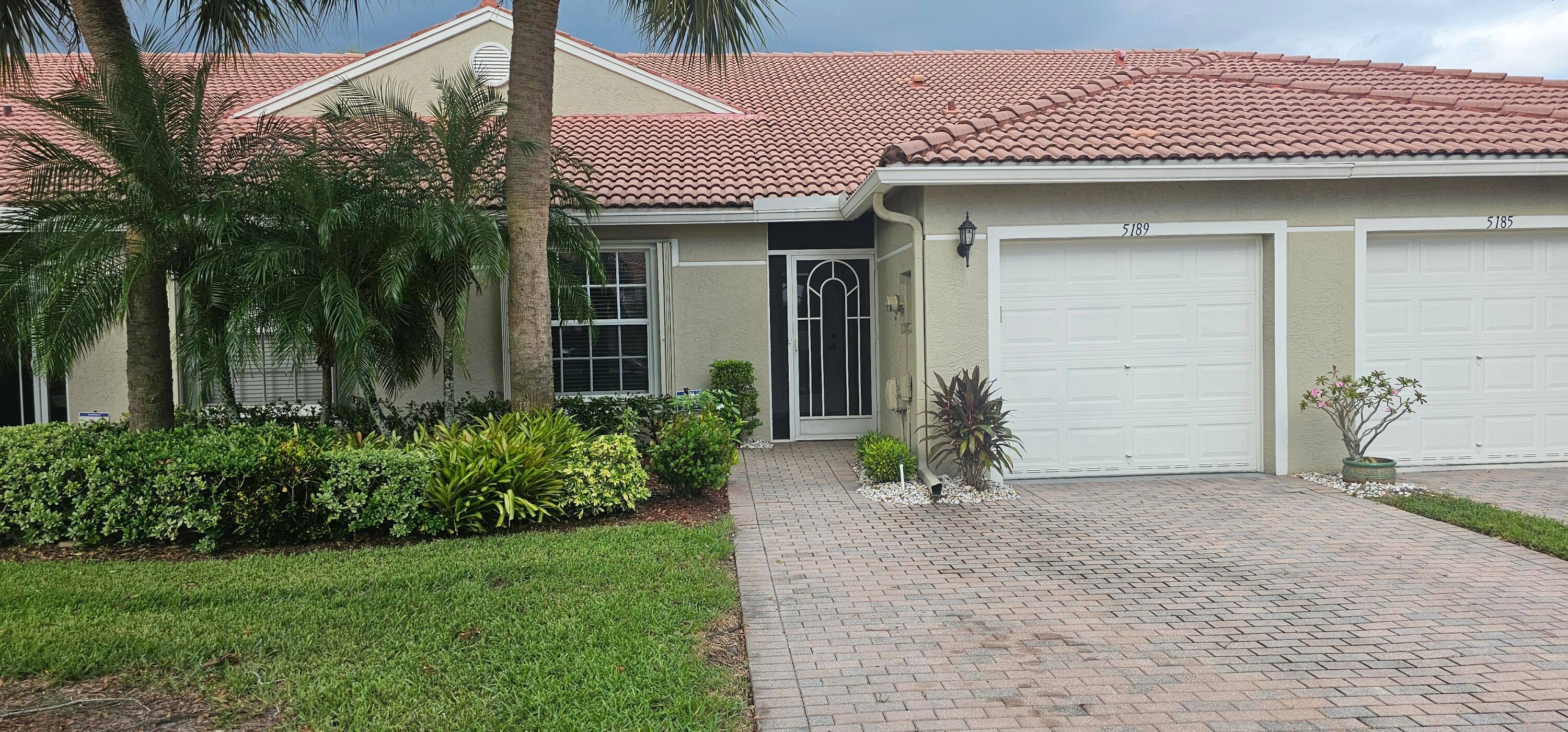 Well kept 3 2 Villa with some updates.