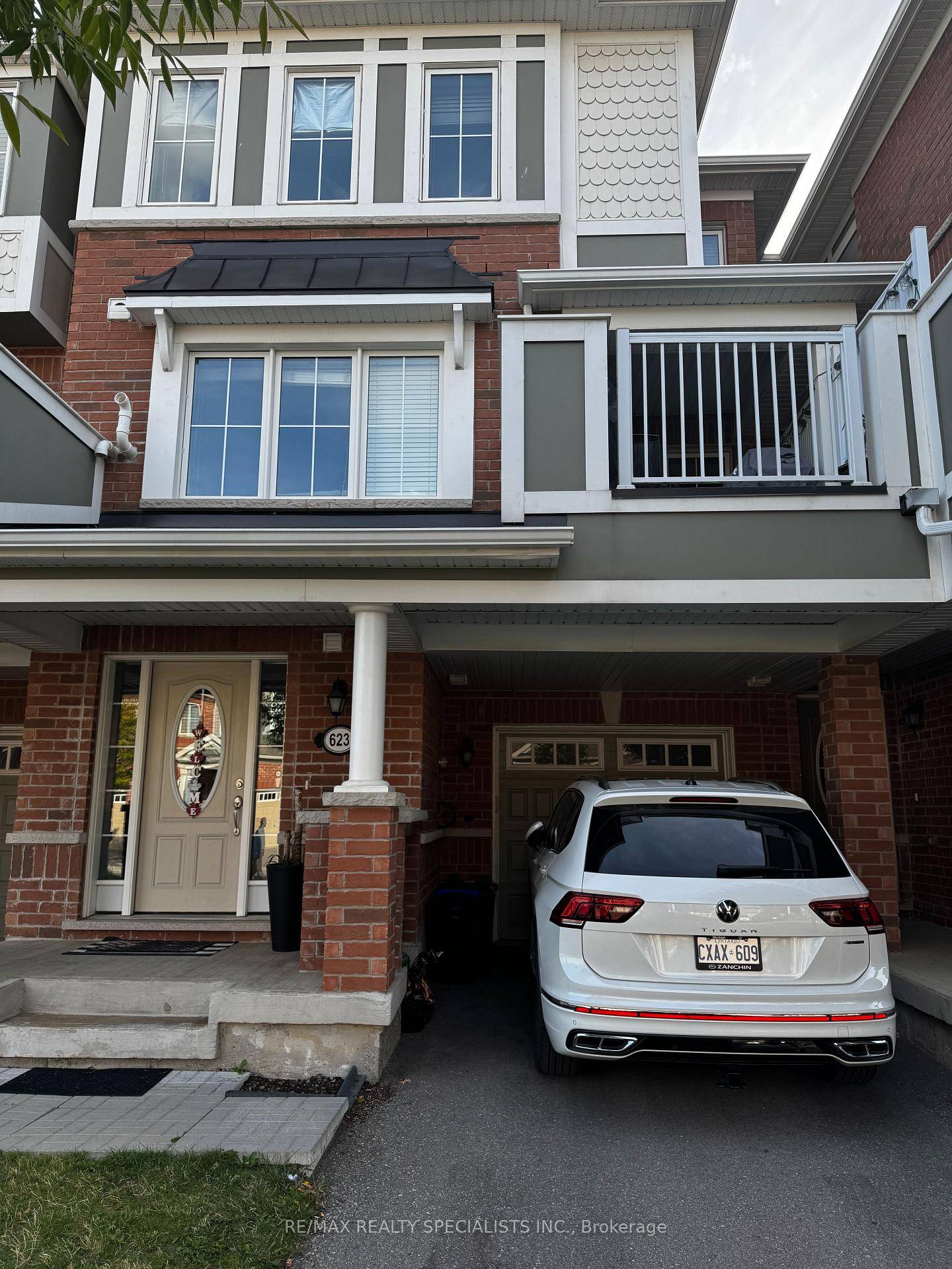Welcome To 623 Laking Terr, Netherby Model Freehold Town Home In Hawthrone Village, Clarke Community, Direct Access From Garage To House.