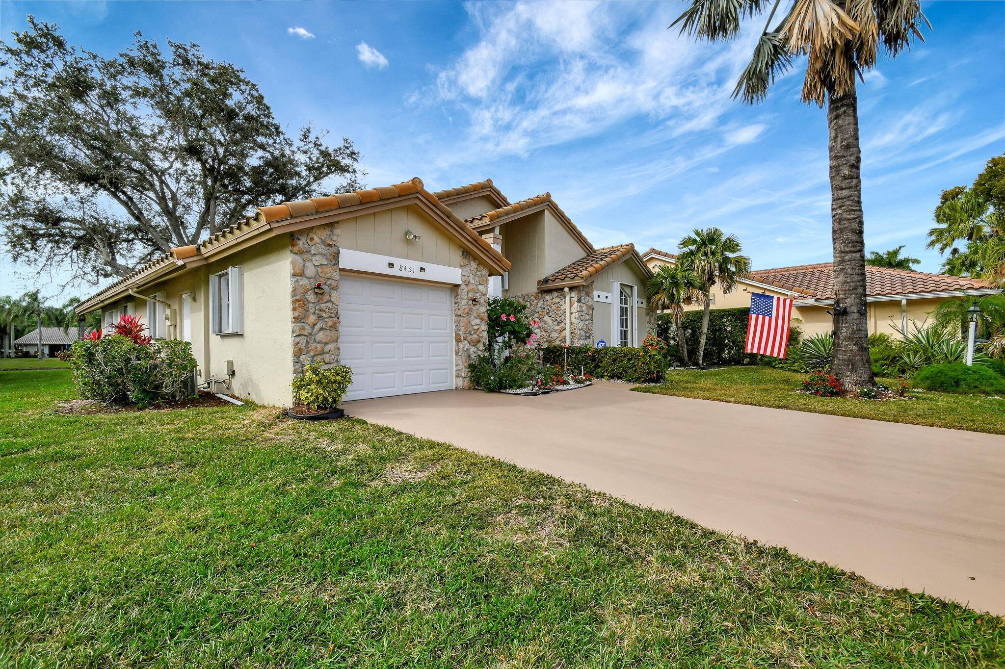 This charming 2 bedroom, 2 bathroom single family home in the Palm Shores community offers a serene atmosphere.