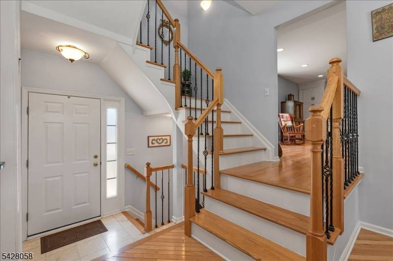 This stunning, move in ready 3 bedroom, 2 1 2 bath end unit townhouse, is perfectly situated on a quiet cul de sac in highly rated Berkeley Heights.