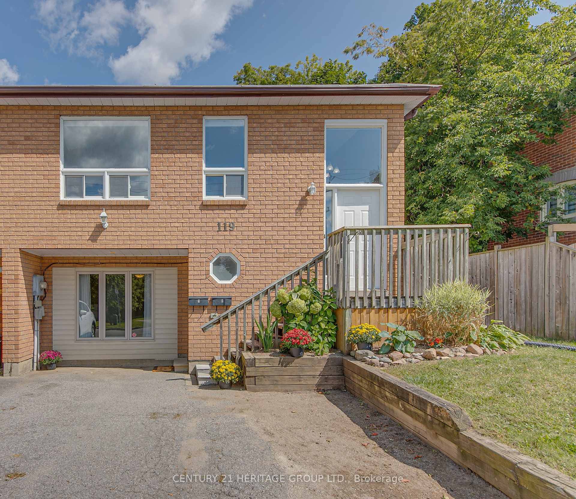 This turnkey LEGAL DUPLEX nestled in the heart of Barrie can be used to supplement your income by living in one unit while renting out the other or by renting ...