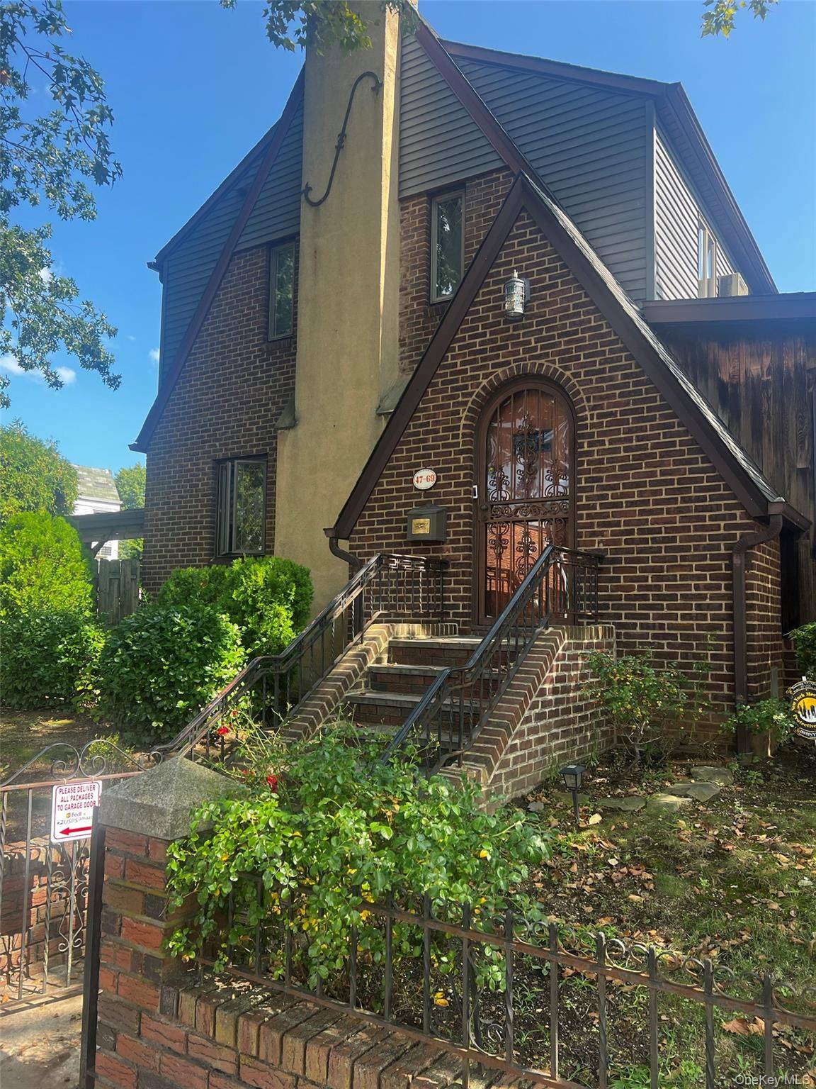 Discover a perfect home in Flushing, very desirable Auburndale section.