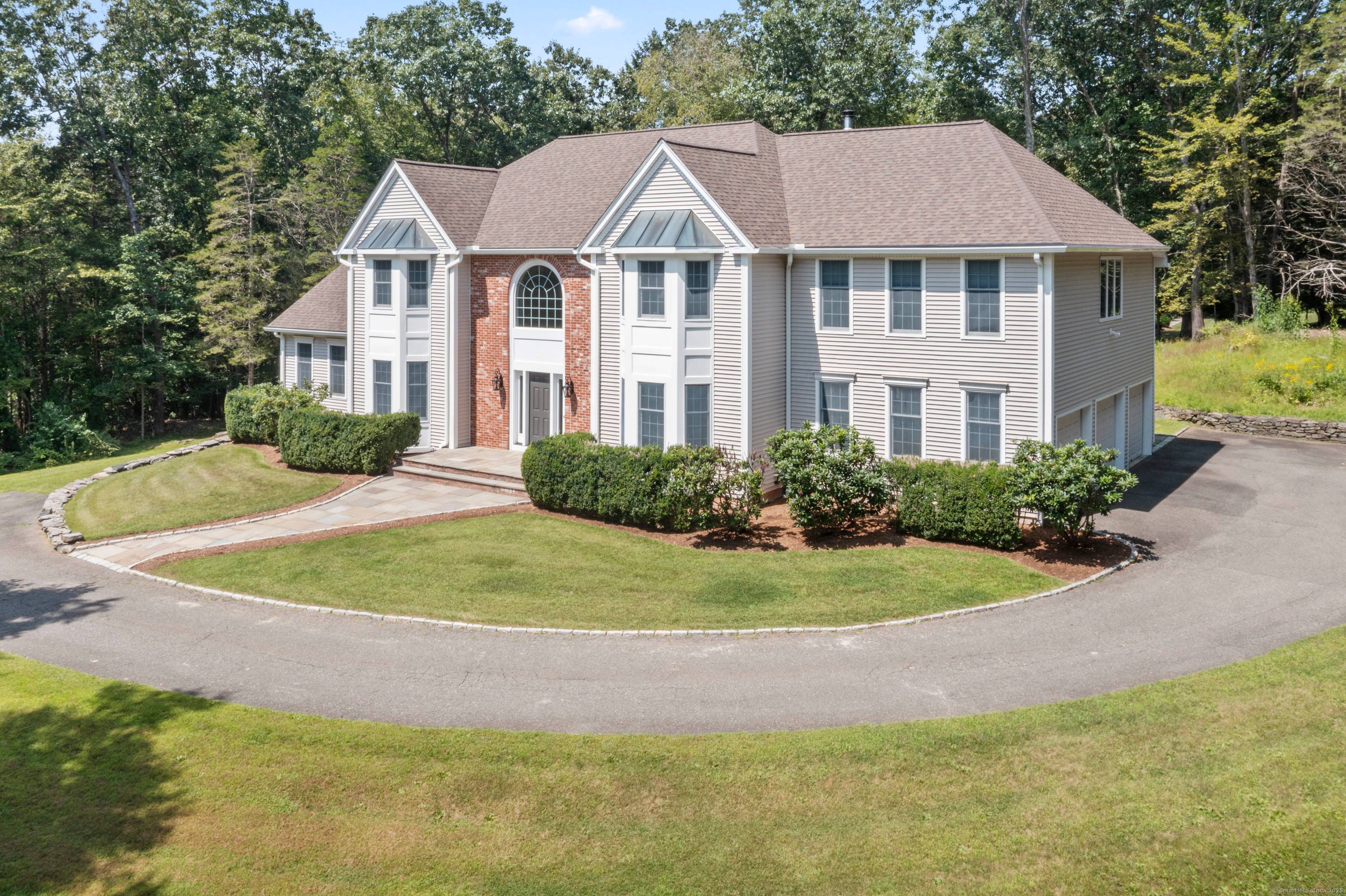 2 Landmark Drive, and its 2 picturesque acres, offers a perfect blend of luxury and comfort.