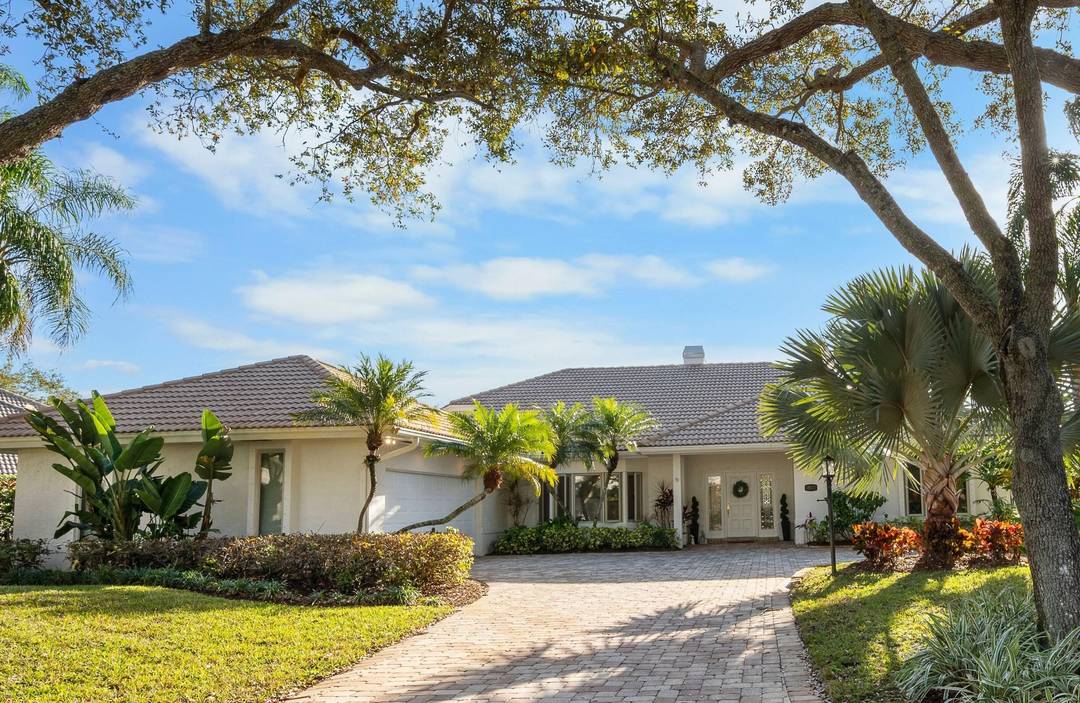 Luxury lakefront pool home in the prestigious gated community of Heritage Oaks.