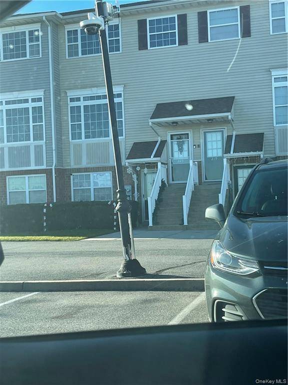 Nice condo in the Soundview area.