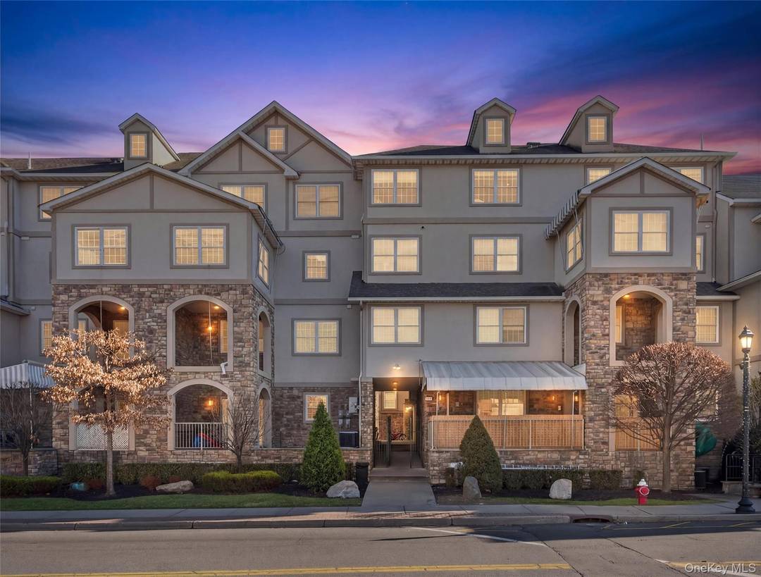 Charming Duplex in a Friendly Community Beautiful duplex in a vibrant complex with lovely grounds.