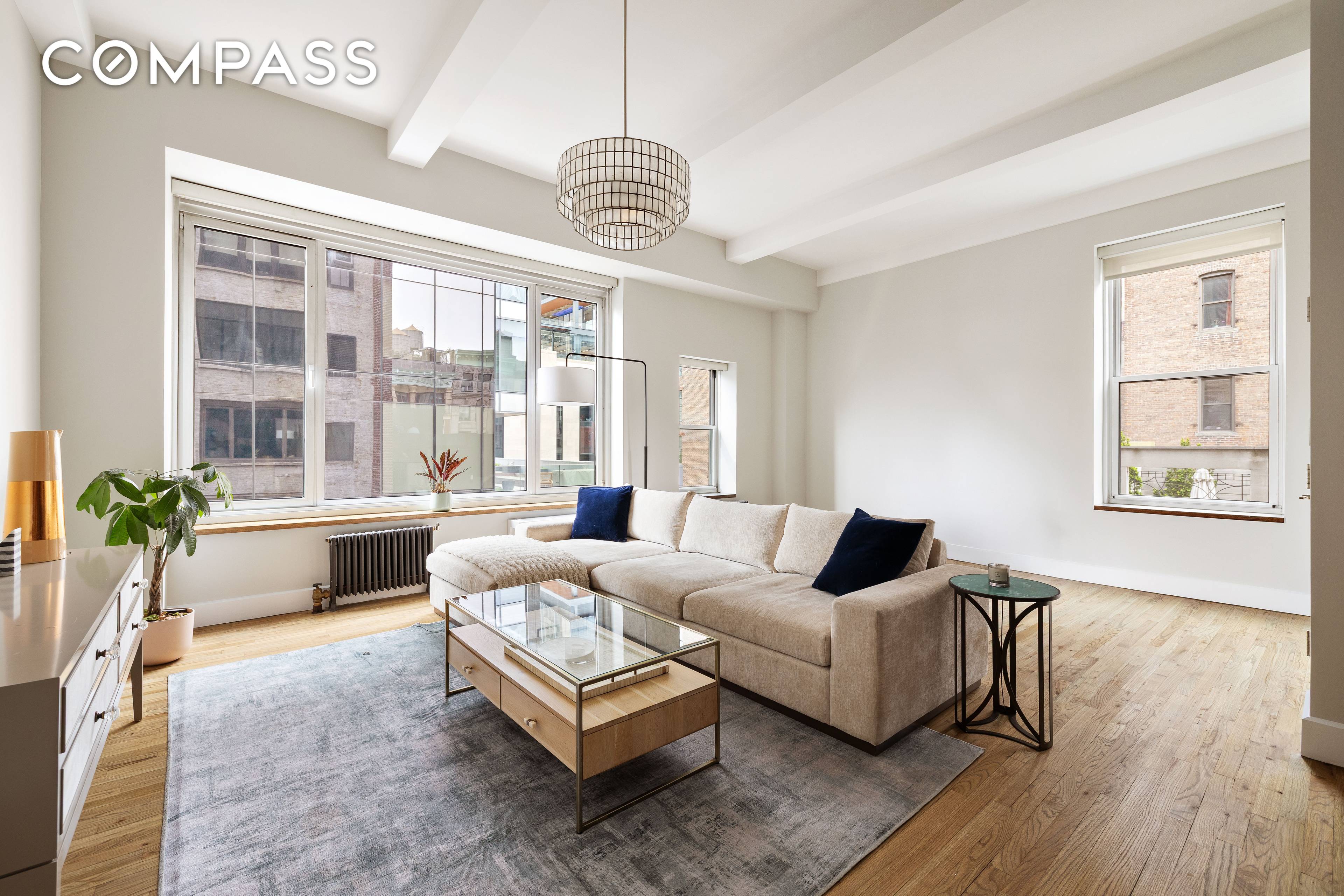 This tastefully renovated 1 bedroom convertible 2 bedroom Loft residence in an attractive Pre War building, with 24 hr lobby attendant on a beautiful tree lined street in the heart ...