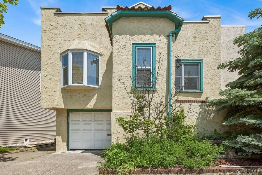 Nestled in the heart of Long Beach s sought after President Streets neighborhood, 128 Belmont Avenue presents a rare opportunity to own a spacious oversized property and versatile residence just ...