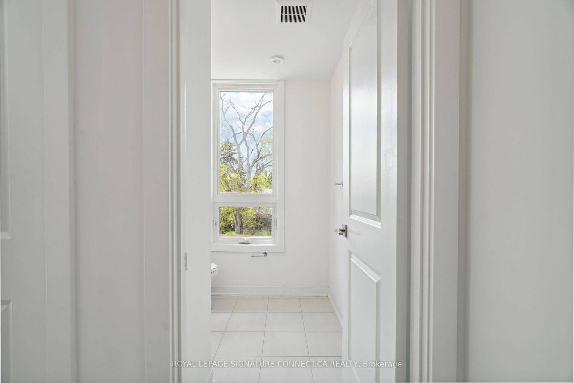 Discover contemporary living at its finest in this stylish 2 bedroom townhouse at 4005 Hickory Drive, Mississauga.