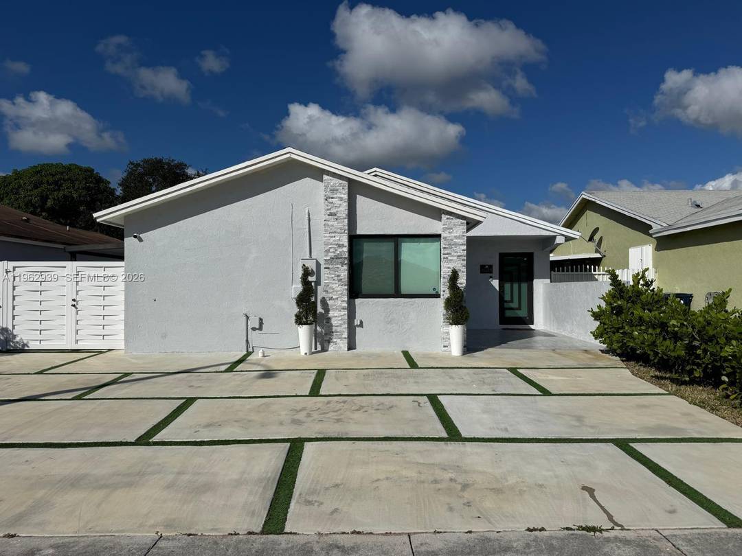 Fully renovated 3 bedroom, 3 bath single family home with no association.