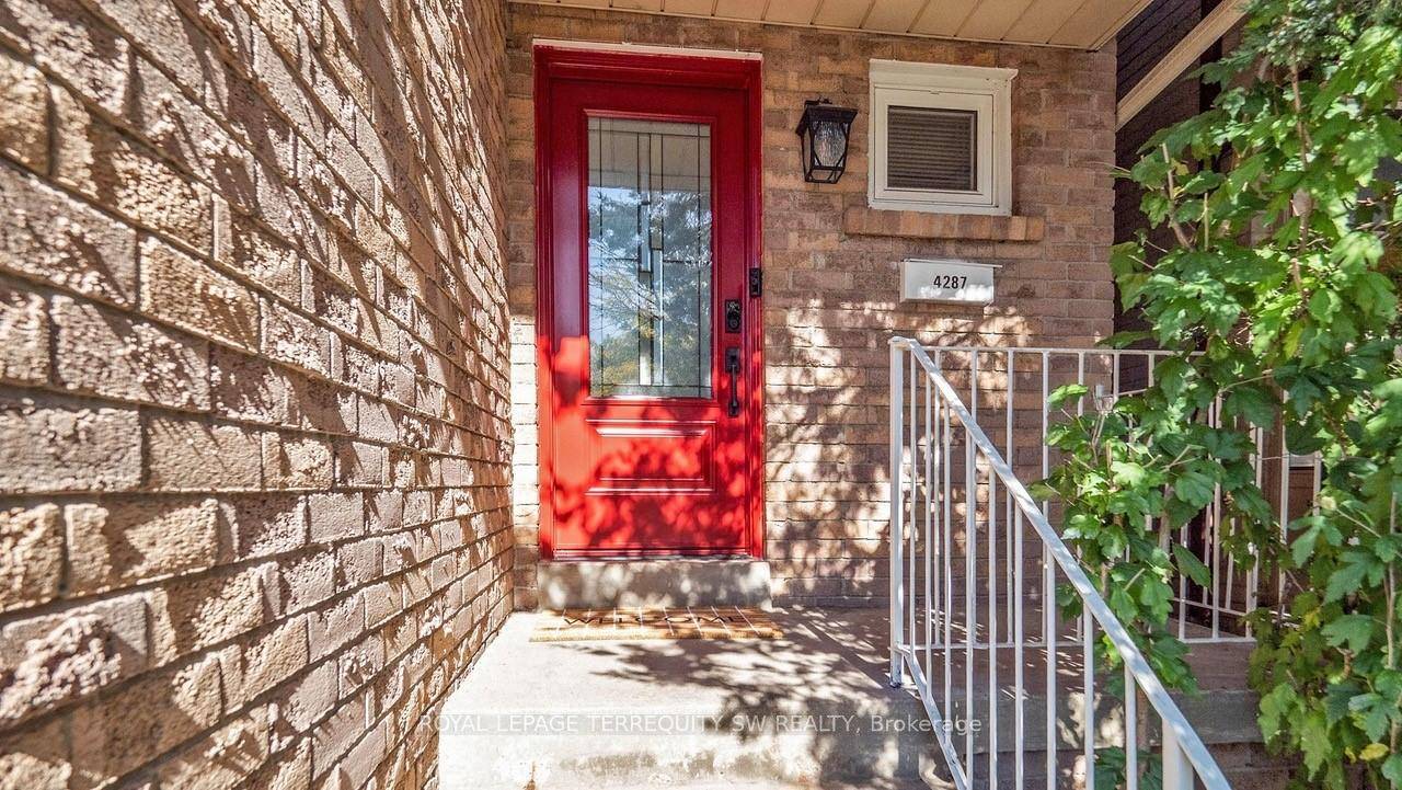 Welcome to 4287 Beacon Lane a beautifully maintained link home in Mississauga's desirable Creditview neighbourhood.