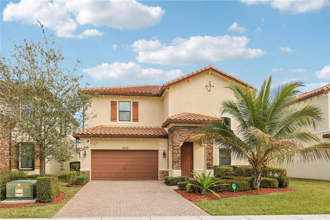 Beautiful Mediterranean Style Lakefront Home !