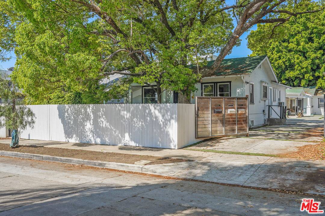 1325 N June St 5.0 Hollywood Hills East LA