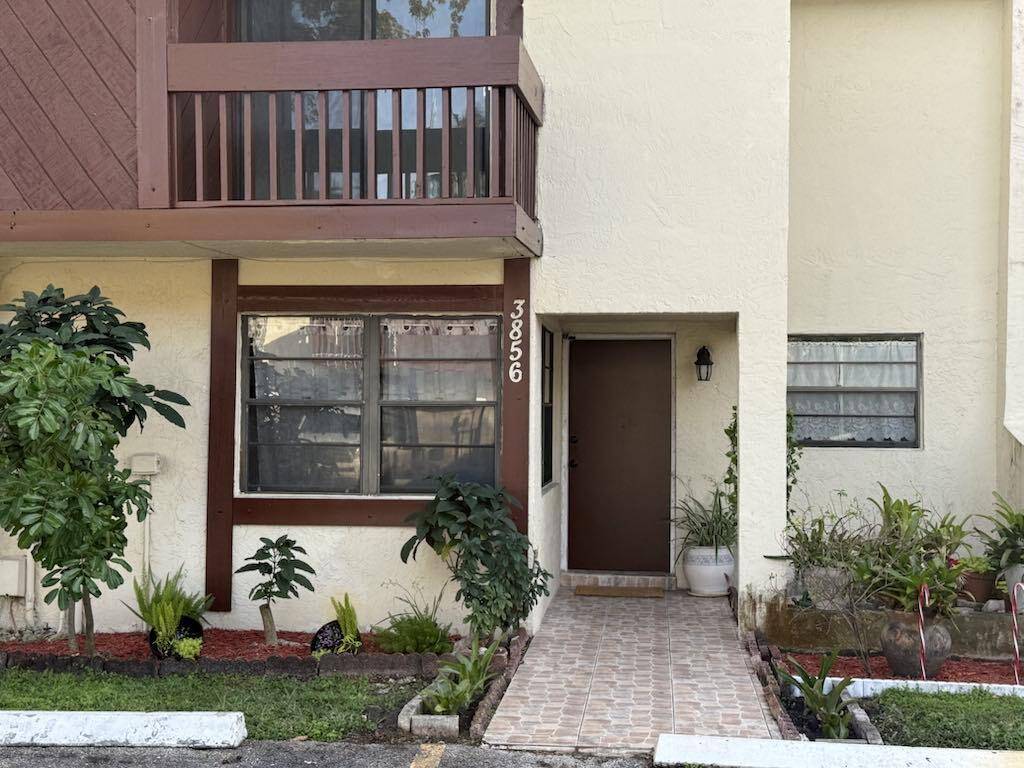 Amazing opportunity on this townhouse in the heart of Pembroke Park for under 300K Many details of this unit have been cosmetically done so you don't have to.