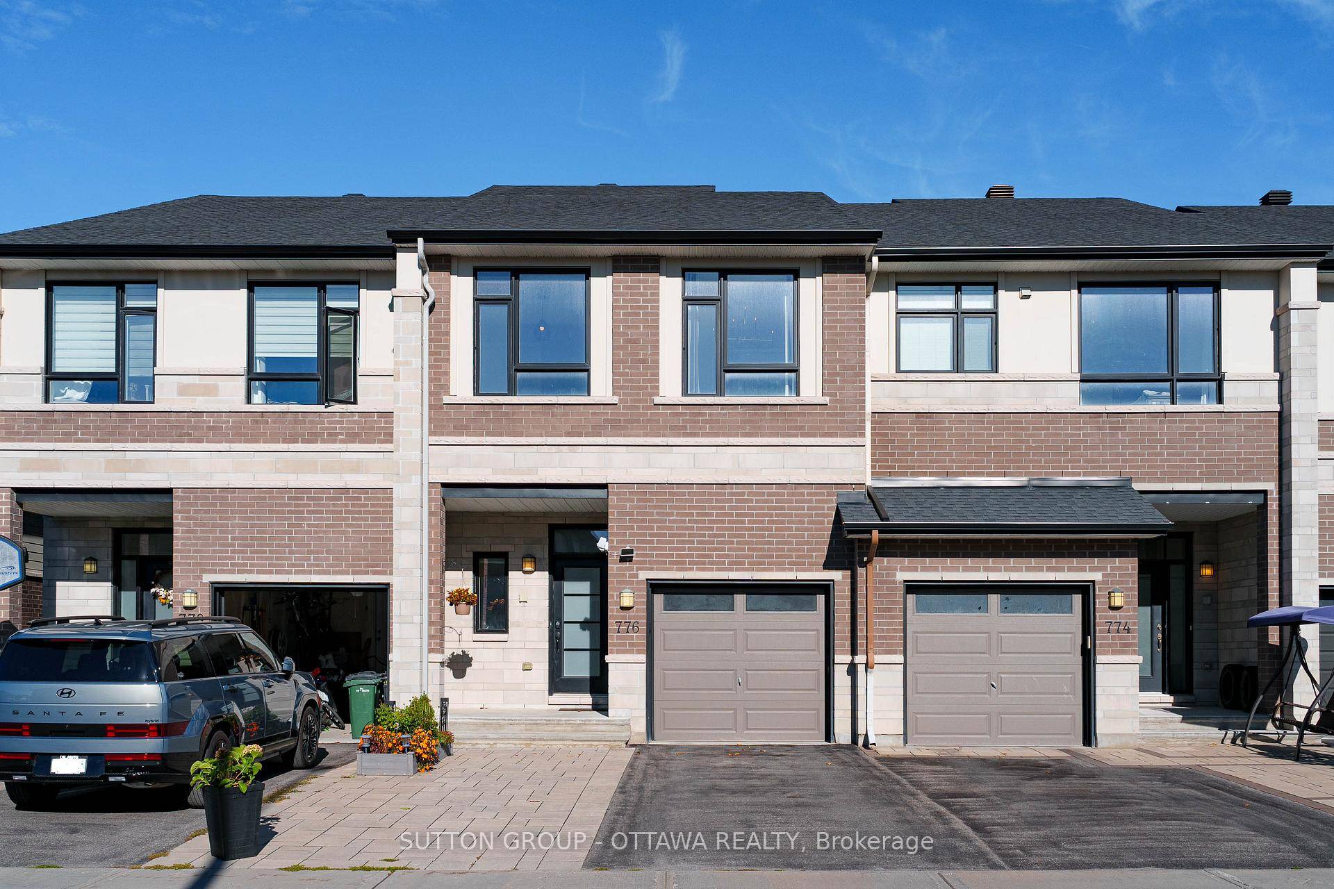 Welcome to 776 Carnelian Crescent !