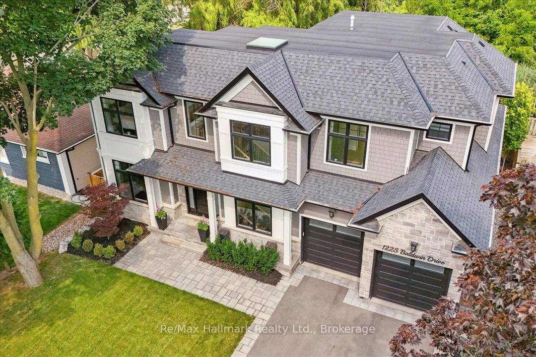 Welcome to this exceptional Keeren Design luxury residence nestled at a quiet cul de sac off Morrison Road in prestigious Southeast Oakville.