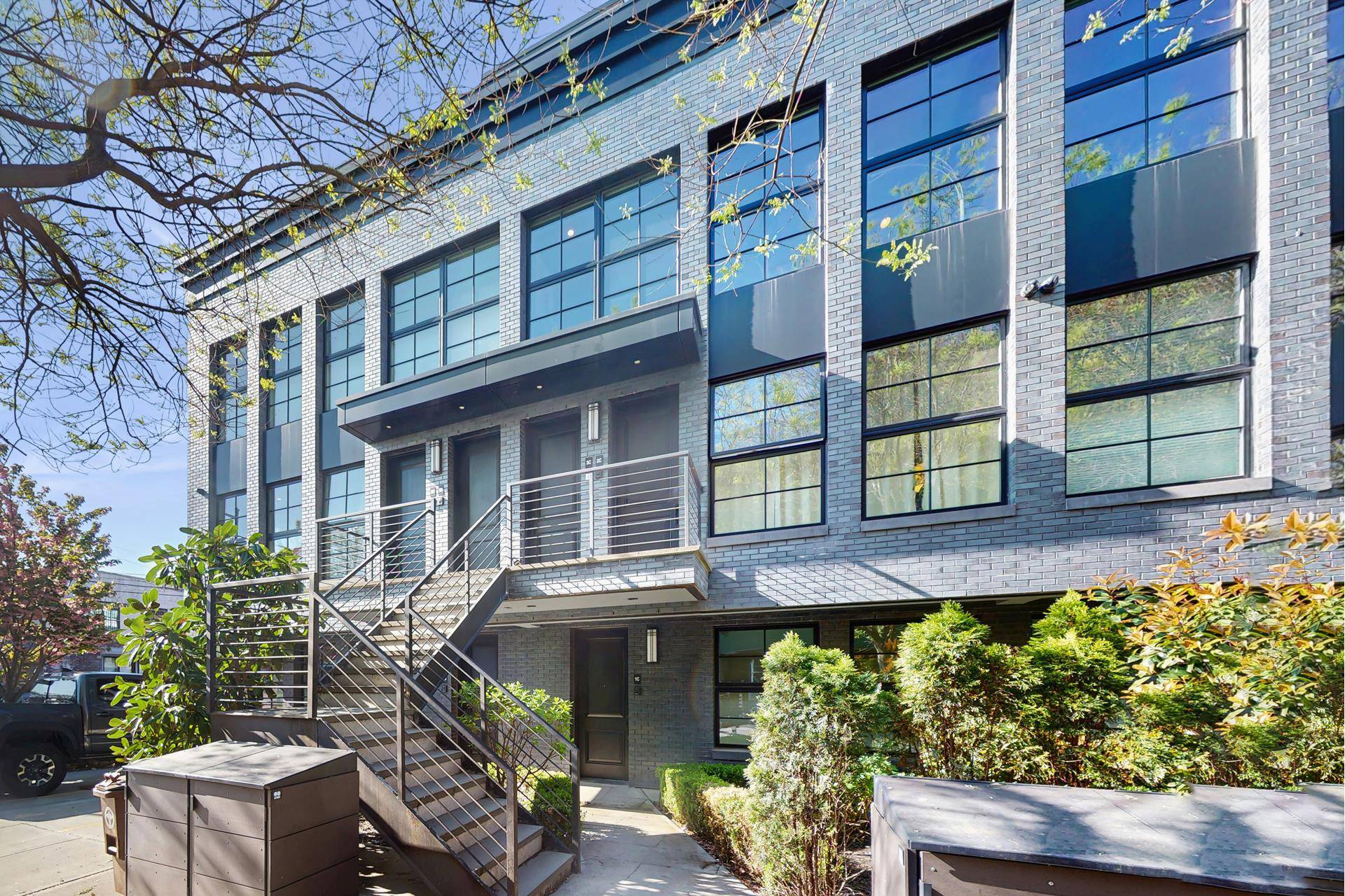 Just Listed Red Hook, Brooklyn 2 Bed 2 Bath 1, 244 Sq Ft Private Rooftop Terrace Offered at 1, 600, 000 Welcome to your private oasis in one of Brooklyn's ...