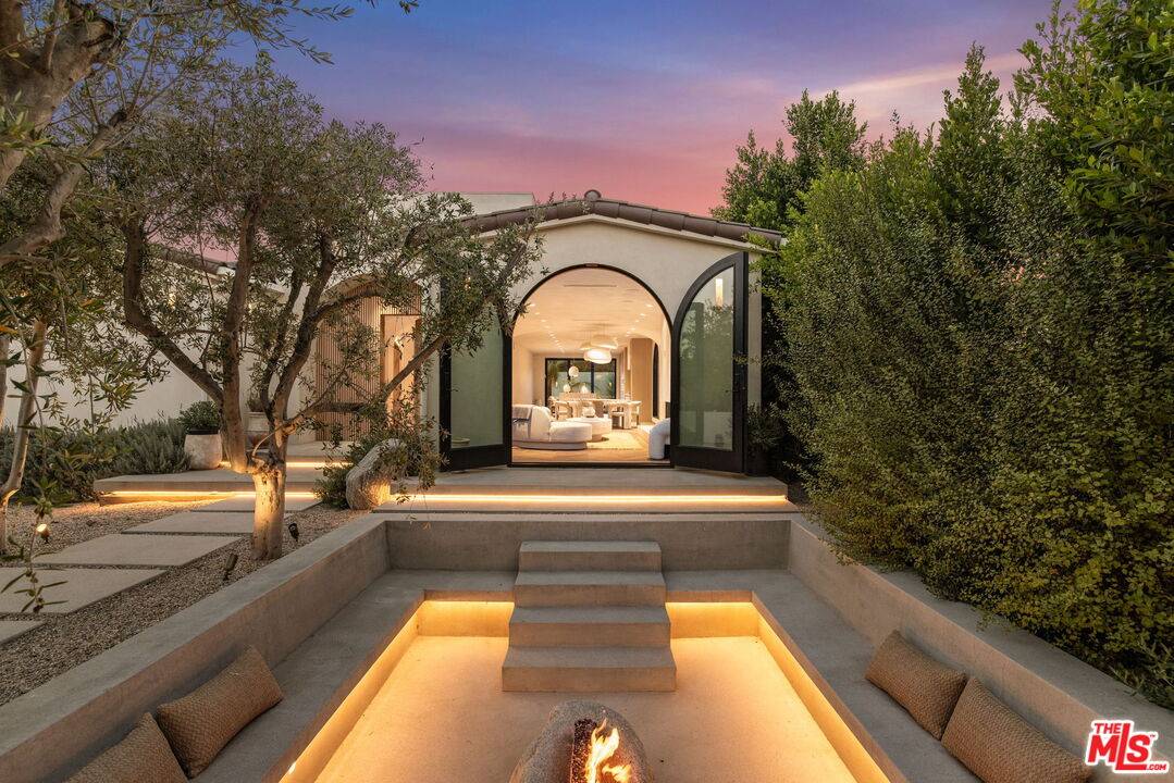309  N Arden Blvd 5BR Mid Wilshire La