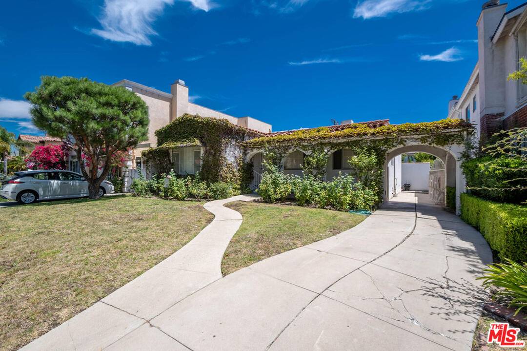 352 S Wetherly Dr 2BR Beverly Grove La