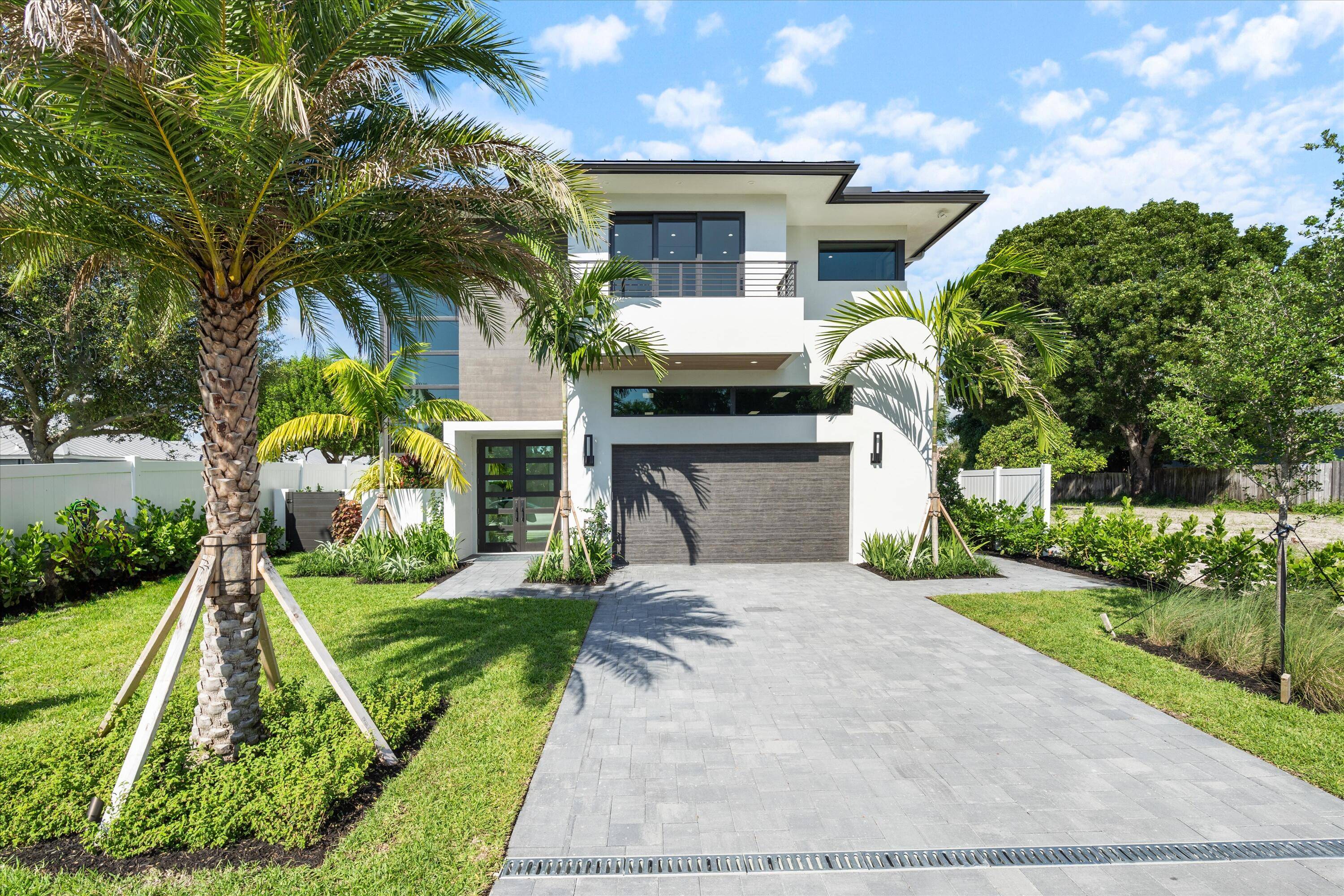 Introducing Delray Vita's Casa Veloce, a stunning custom built luxury home in Osceola Park, just blocks away from downtown Delray Beach.