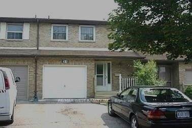 East Of Bathurst North Of Carville, 3 Bedrooms Townhouse With A Huge Master Bedroom.