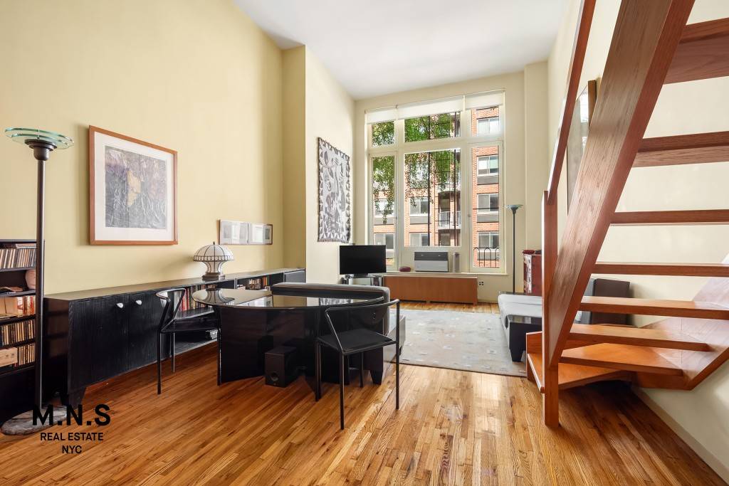 This home offers a versatile living space, a recently renovated kitchen, and a prime location that puts the best of downtown Manhattan within easy reach.