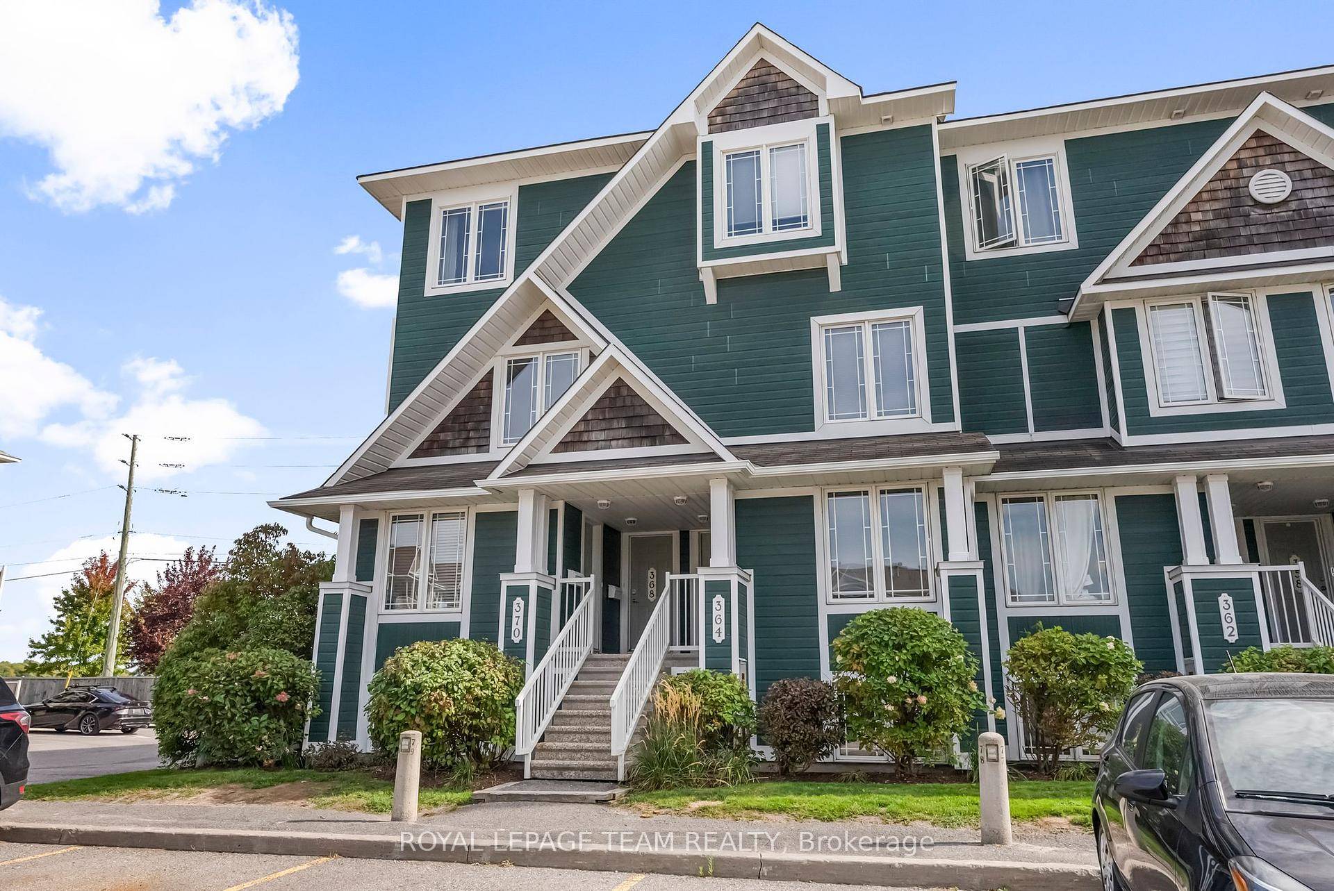 Welcome to 368 Crownridge Drive, a stylish upper level corner unit condo in Kanata's sought after Emerald Meadows community.