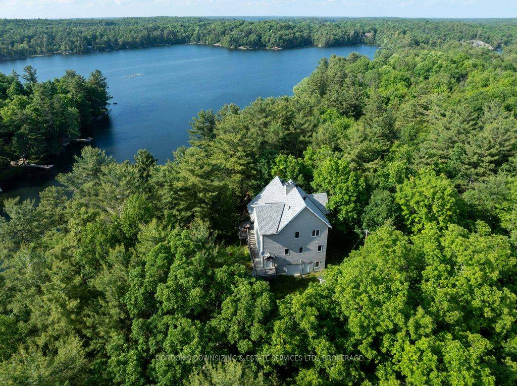 Live the Cottage Lifestyle All Year Round Waterfront Luxury on Buck Lake.