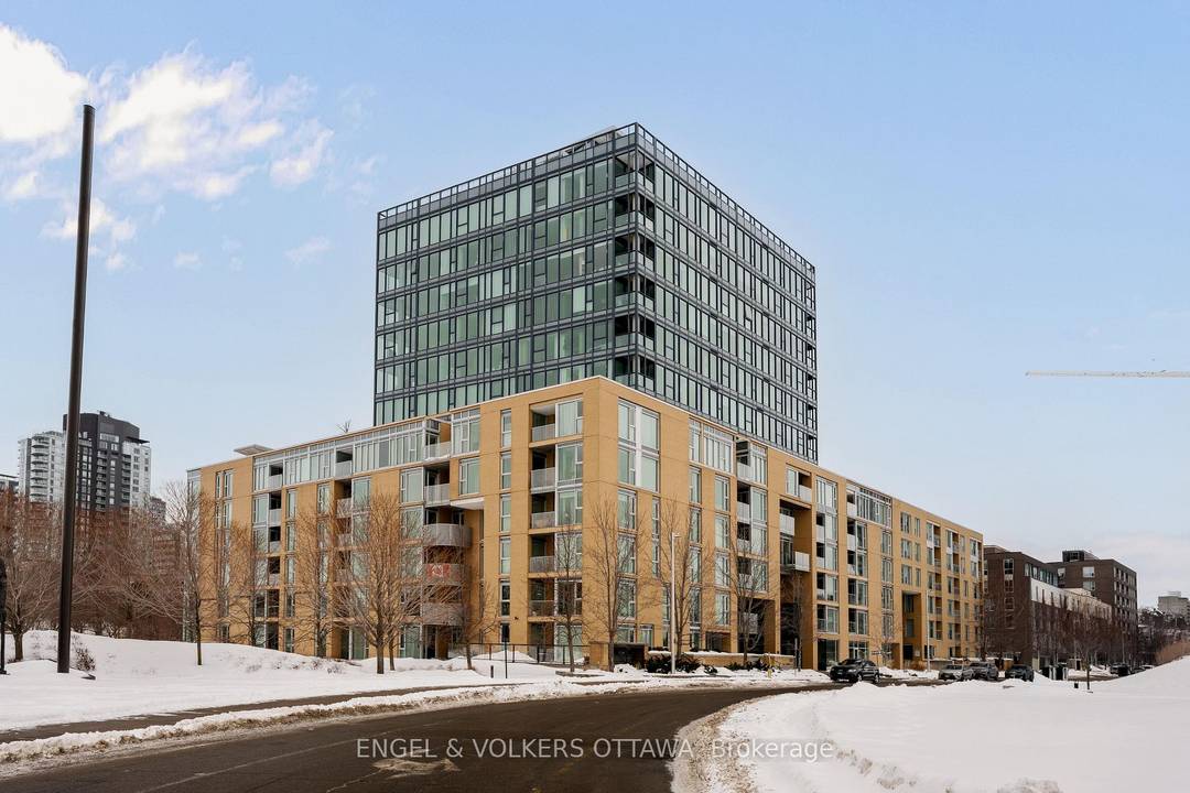Bright and spacious furnished 2 bedroom, 2 bathroom corner executive condo in sought after LeBreton Flats, offering over 1, 300 sq ft of open concept living with unobstructed panoramic views ...