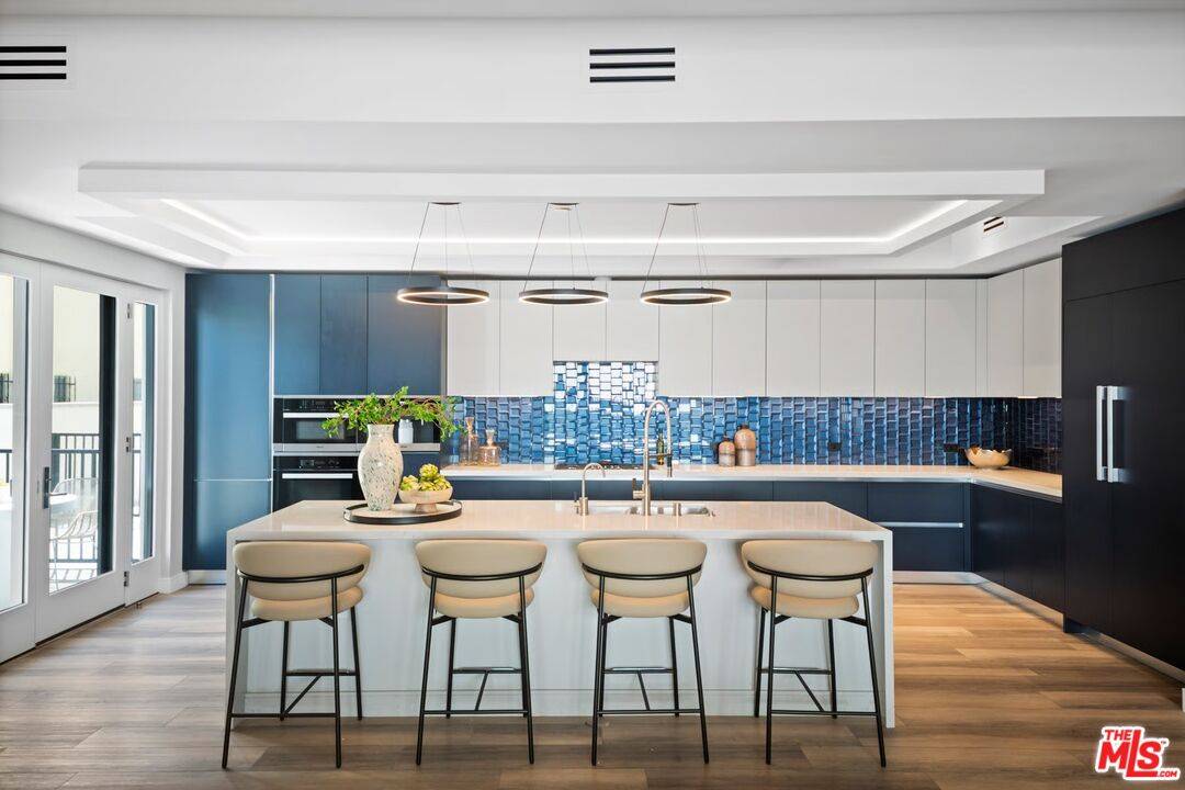 160  N La Peer Dr 2BR Beverly Grove La