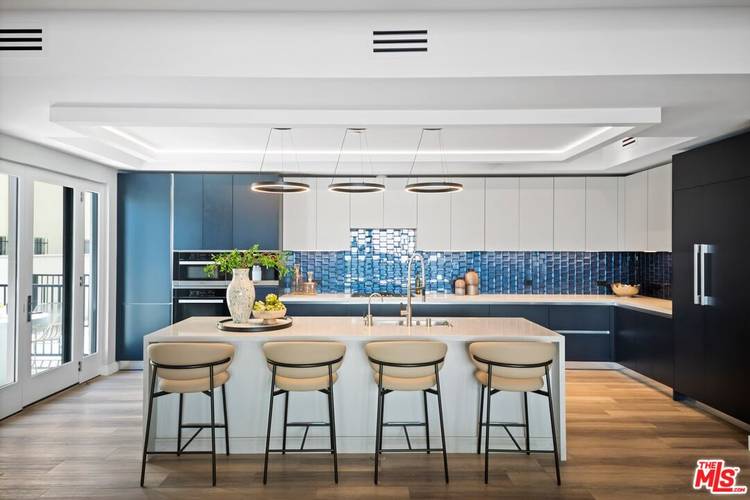 160  N La Peer Dr 2BR Beverly Grove La