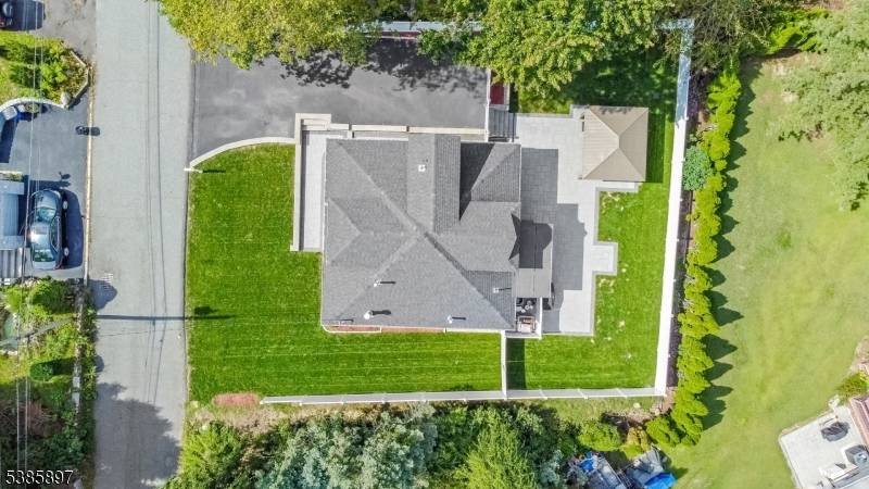 Welcome to 82 Pocahontas in Lincoln Park NJ !