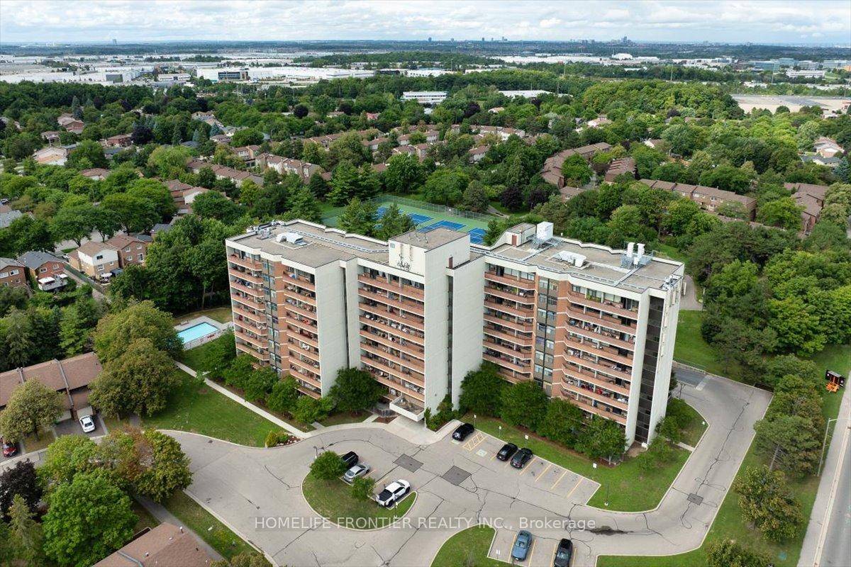 Welcome to this luxurious condo in the highly sought after, family friendly Meadowvale community !
