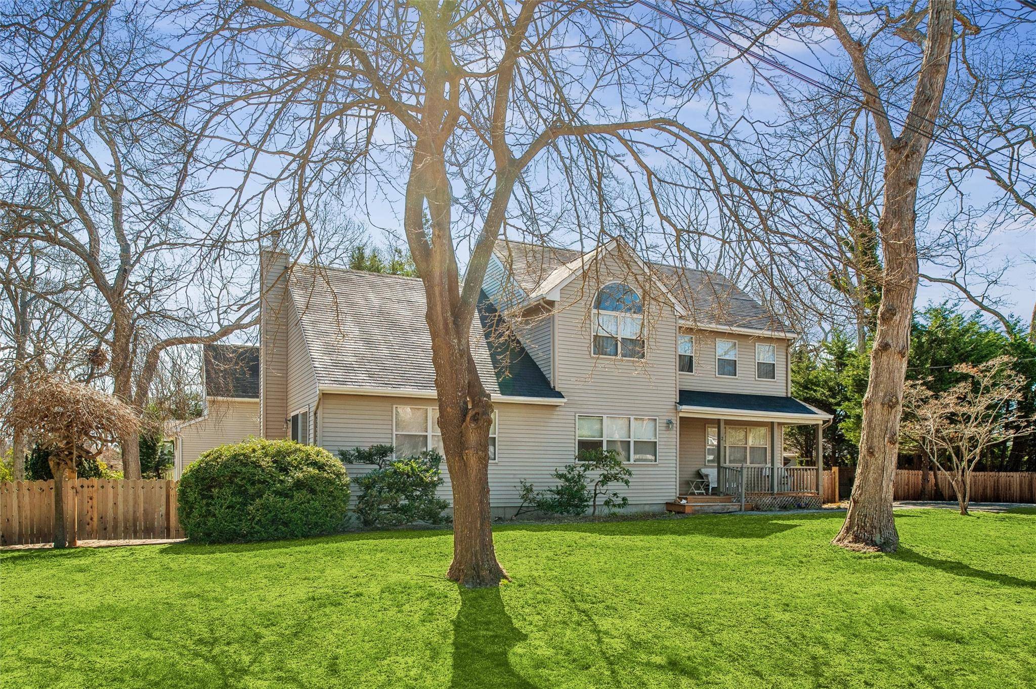 Welcome to 2 Heather Drive in idyllic Remsenburg !