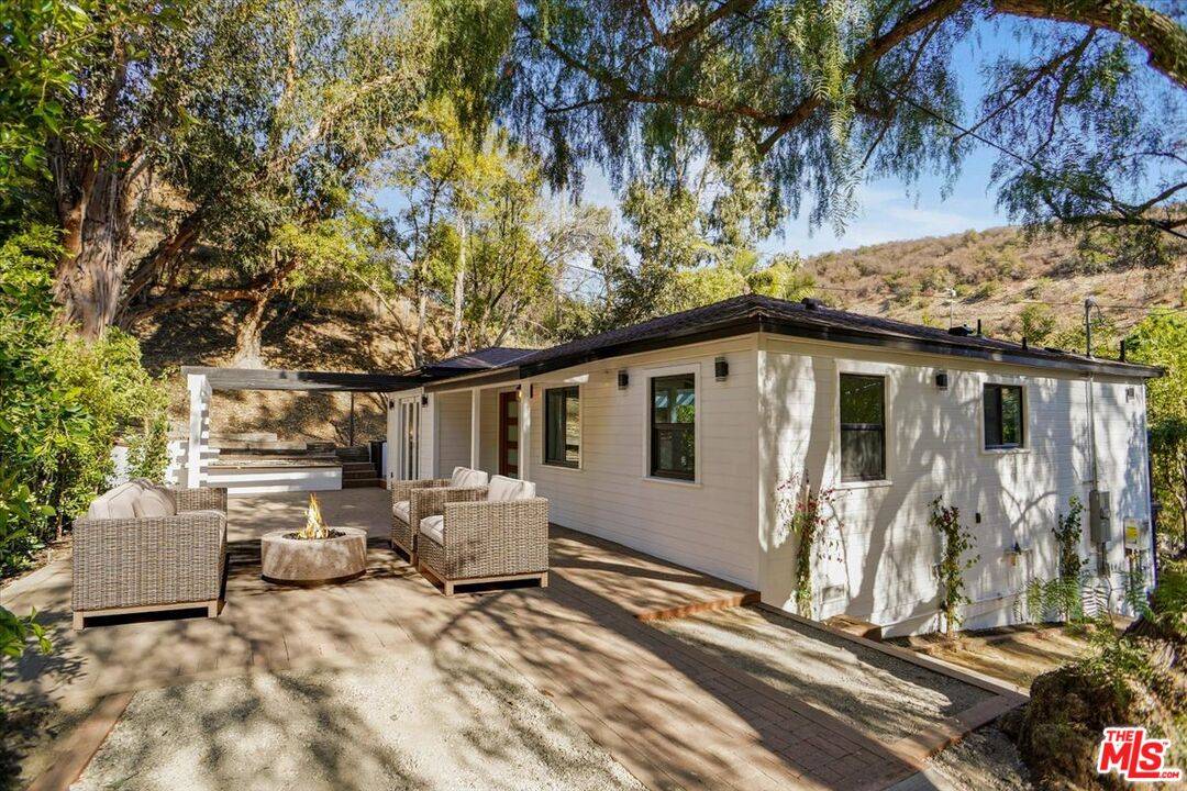 9615 Highland Gorge Dr 3BR Beverly Hills Post Office | B.H.P.O. La