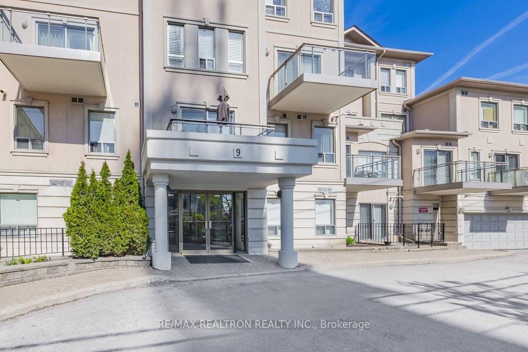 Bayview Village Beauty ! Spectacular Open Concept Two Storey condo with 3 bedrooms, 2 1 2 washrooms main flr.