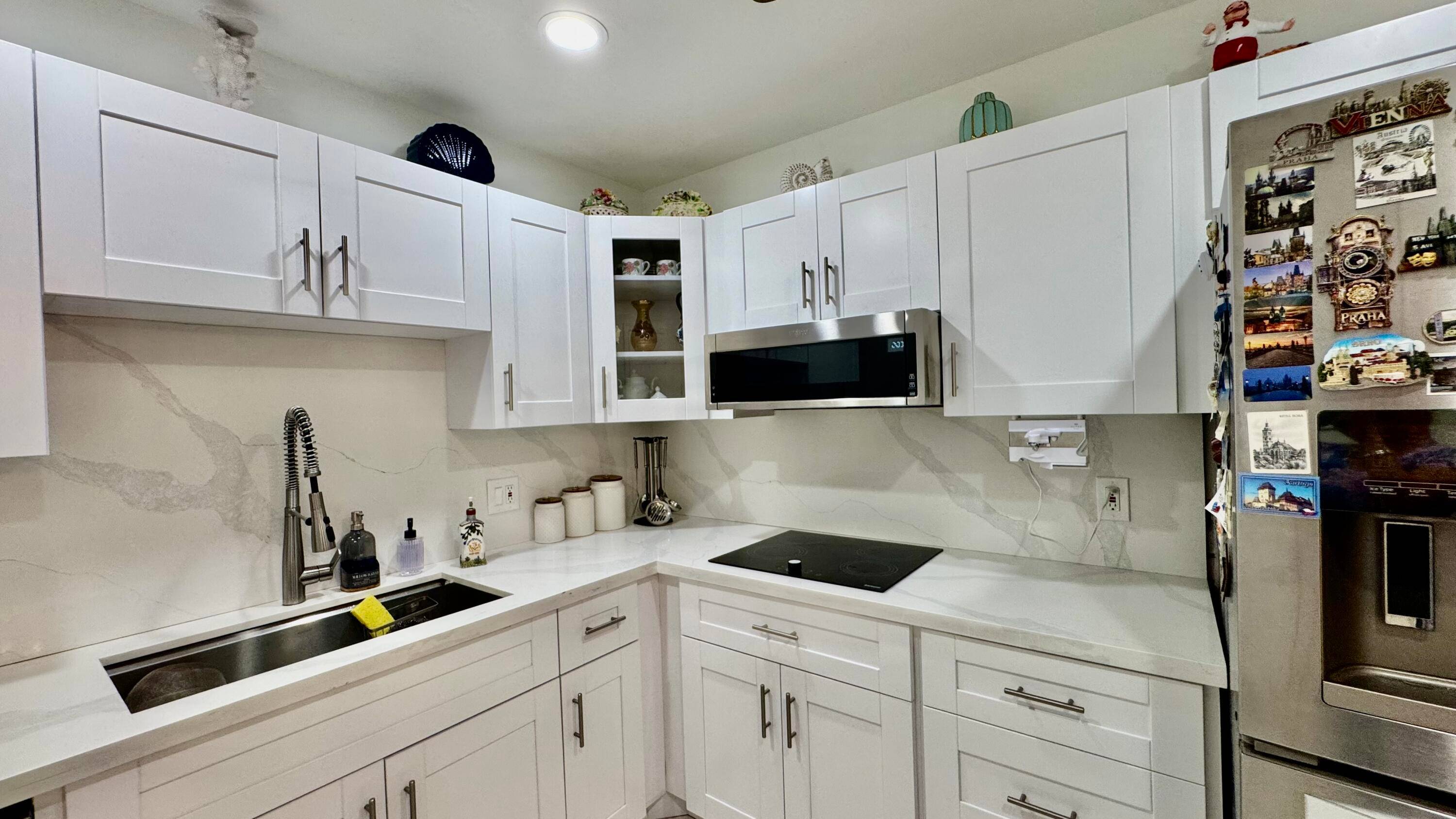 Welcome to this beautiful remodeled villa in the heart of Palm Springs.
