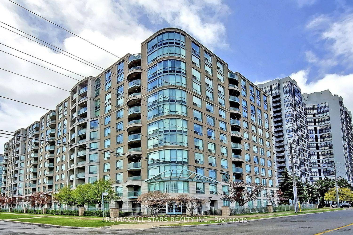 Over 1000 sqft Penthouse to meet your life style.