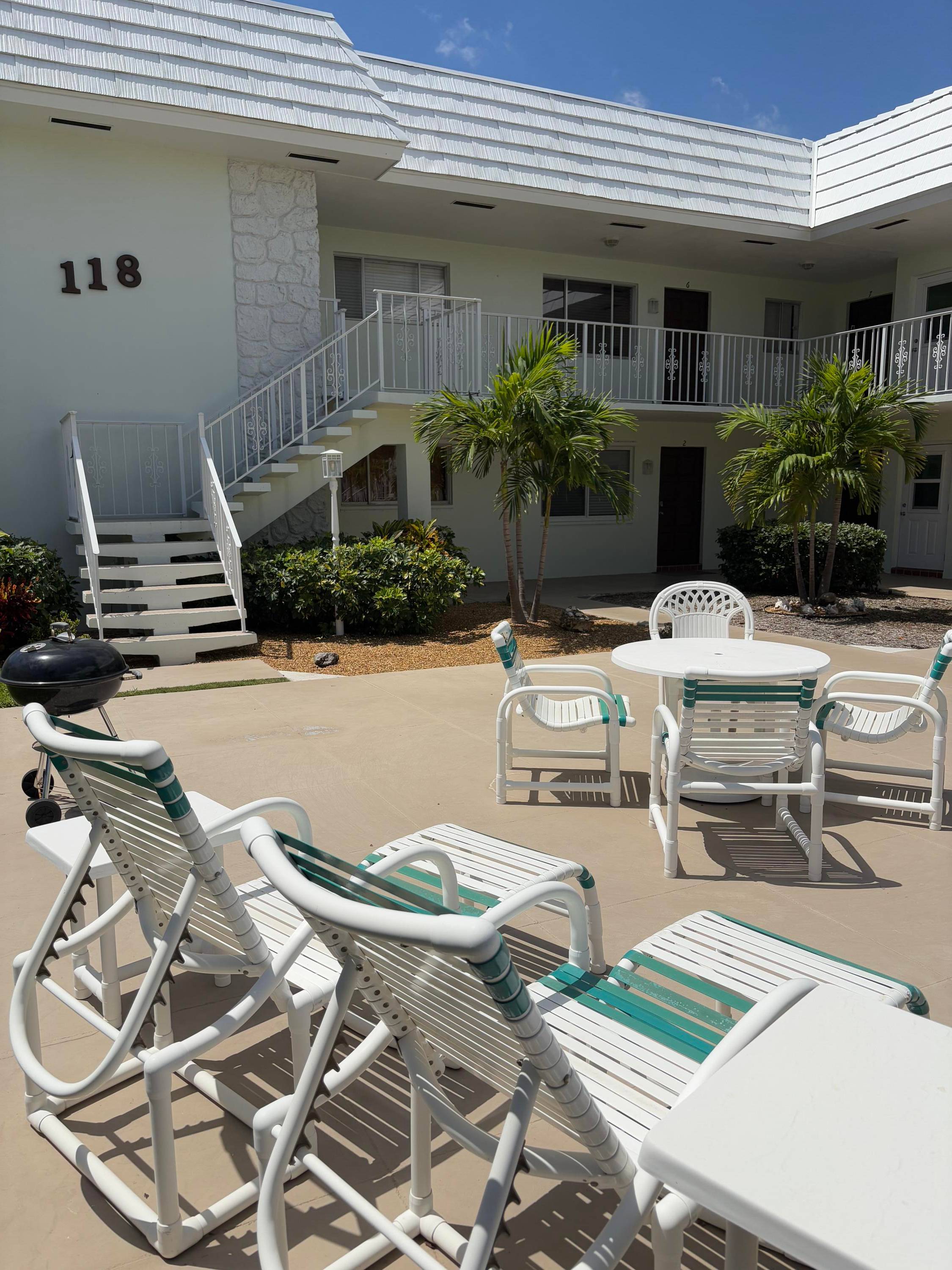 Great rental income or owner unit.