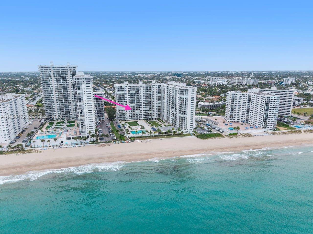 This 2 bedroom, 2 bathroom unit offers exceptional ocean and pool views, with beautiful vistas of both the ocean and city from the east and west sides.