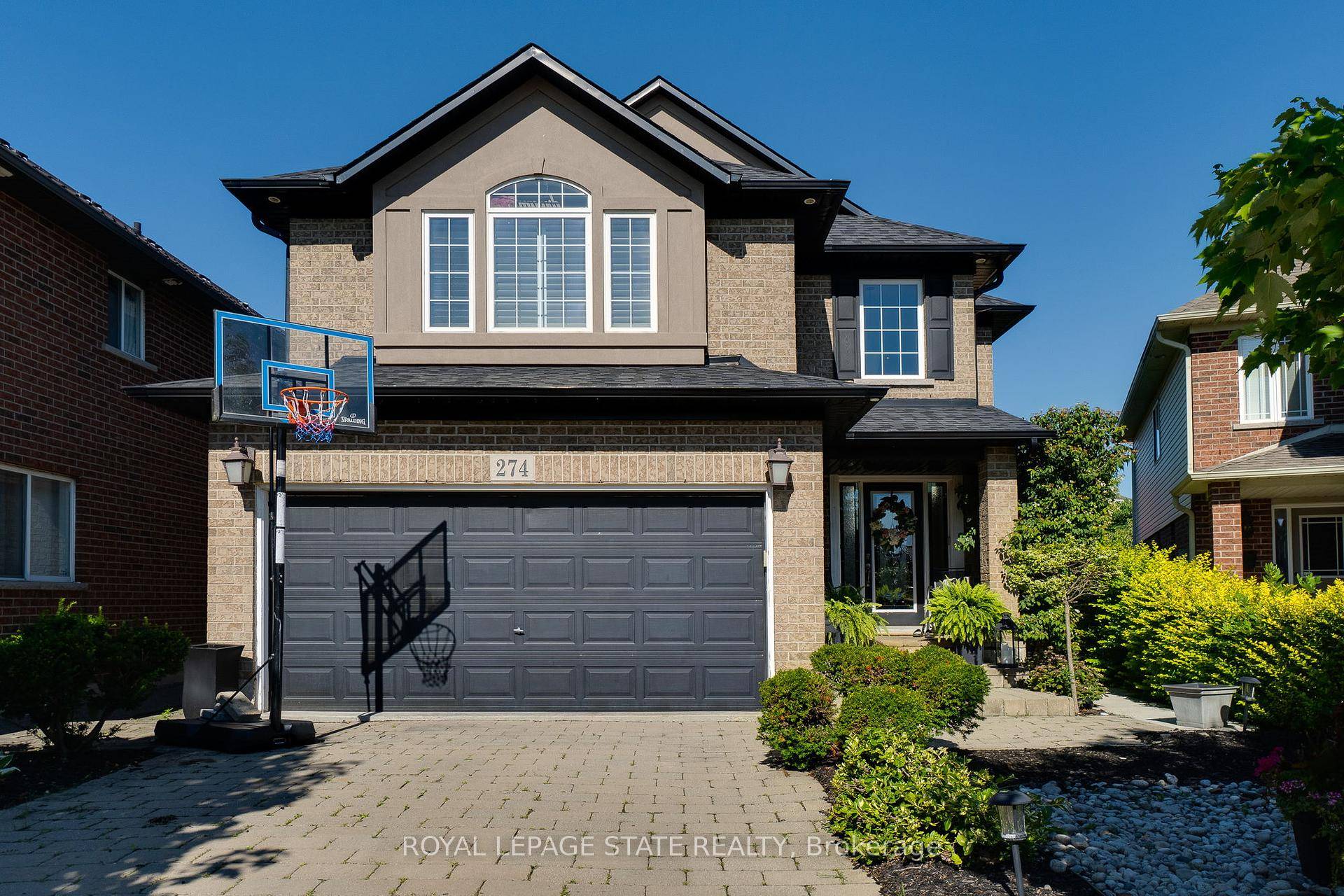 Welcome to this stunning 3 bedroom, offering over 3900 square feet of elegant living space in one of West Hamilton's most desirable neighbourhoods.