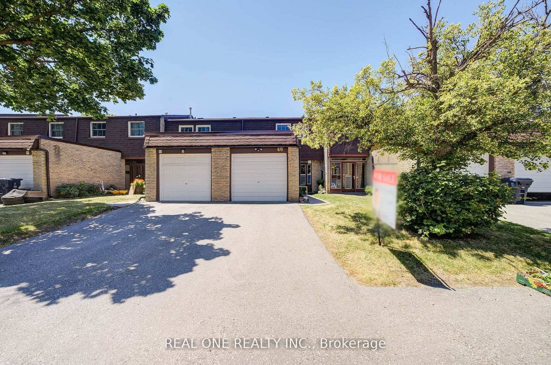 Bright amp ; Spacious Family Home Backing Onto Park Prime Location !