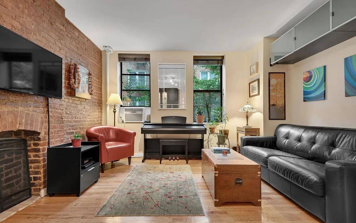 Enjoy this beautifully renovated 1 bedroom apartment with tons of charm located on a great block on the Upper East Side.