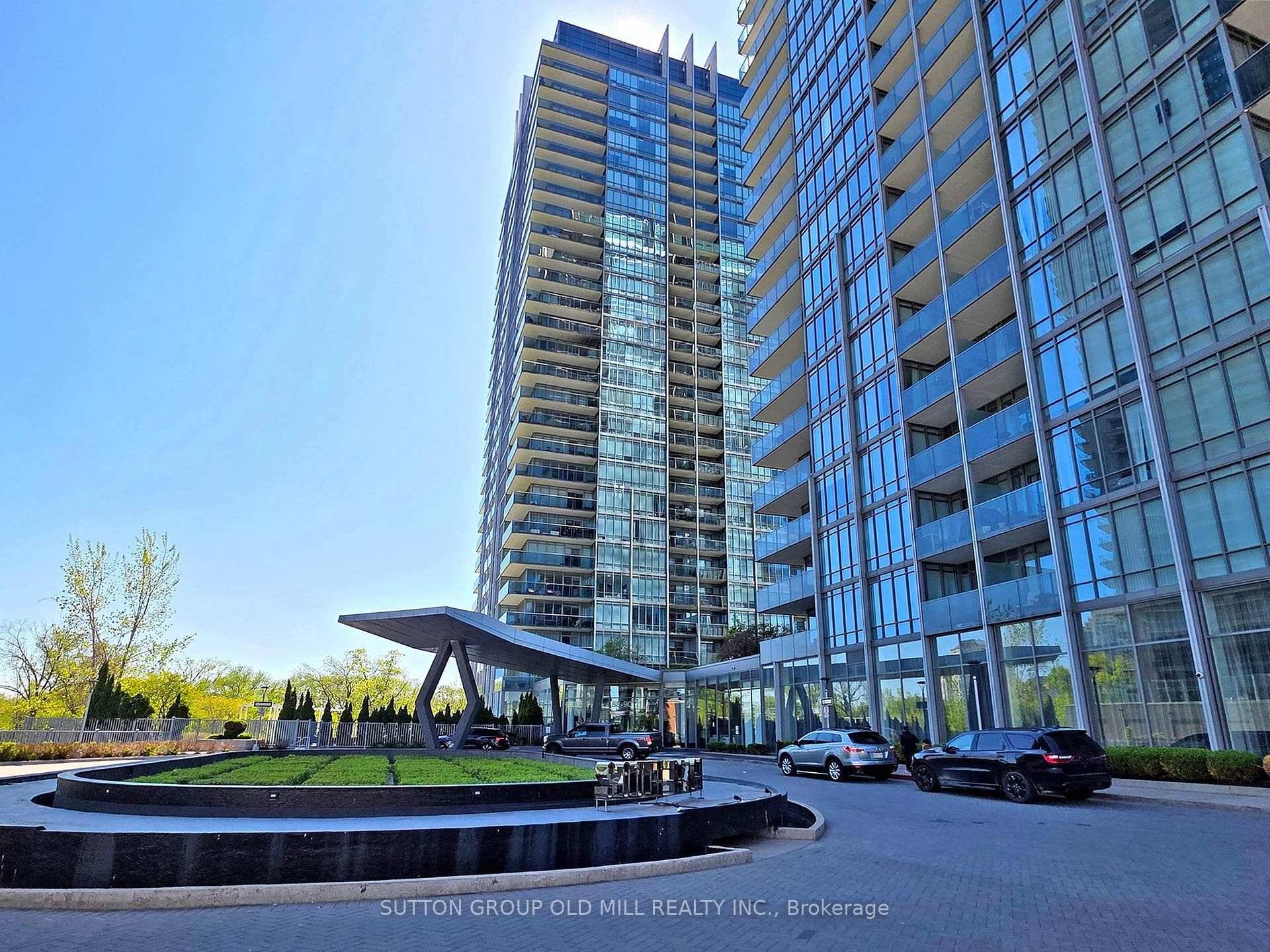 Live in South Beach Condos, one of Toronto's most Luxurious Condos with it's beautiful 5 Star Lobby, Indoor Outdoor Pools, Saunas, Professional Gym, Basketball Court and Squash Court !