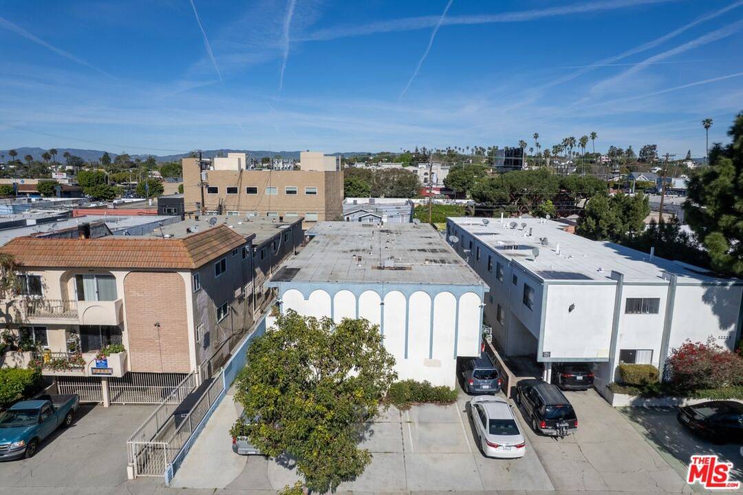 12231 Pacific Ave 16BR Marina Del Rey La